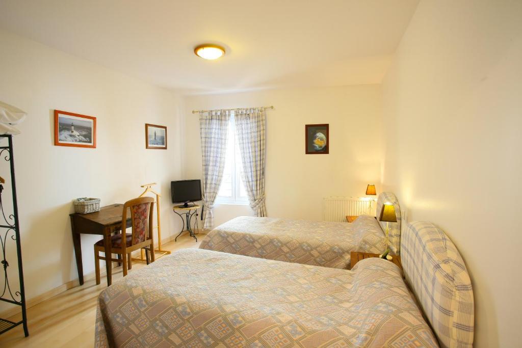Logis Auberge La Cremaillere Villandraut Ruang foto
