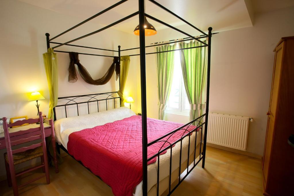 Logis Auberge La Cremaillere Villandraut Ruang foto