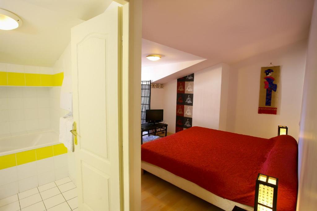 Logis Auberge La Cremaillere Villandraut Ruang foto